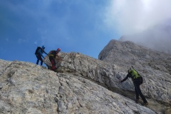 In discesa per la via delle Creste