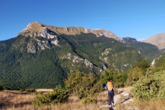 Alessio e il Pizzo di Vetice dinanzi