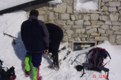 Si spala per accedere al Rifugio Zilioli